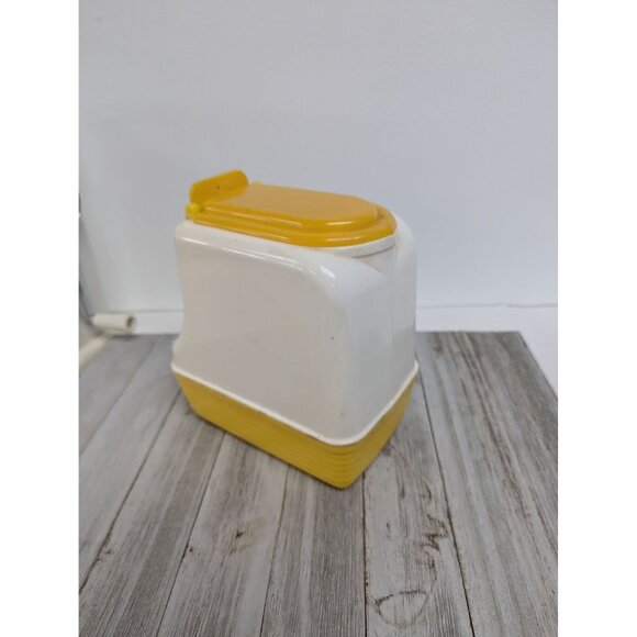Vintage Lustro-Ware Yellow & White Plastic Pitcher With Lid - Picture 1 of 7